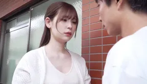 Anh xã tẻ nhạt, bà xã nhận ra cậu thanh niên nhà đối diện tốt hơn
