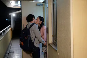 Mẹ yêu bạn học của con trai suốt 5 năm… sau cú sốc bị anh xã cắm sừng