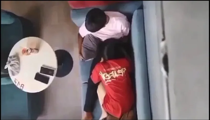 Quay lén em người yêu bú liếm cho gấu nơi công cộng