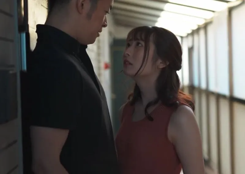 Người vợ mang thai, tôi bị hấp dẫn bởi người vợ nhà kề bên thường ở nhà một mình