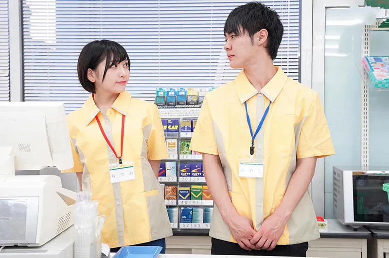 Bí mật lén lút anh xã khi đi làm thêm ở cửa hàng tiện lợi